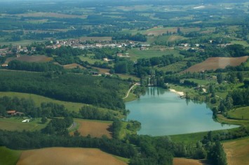 Lac et village de Molières Mairie de Molières
